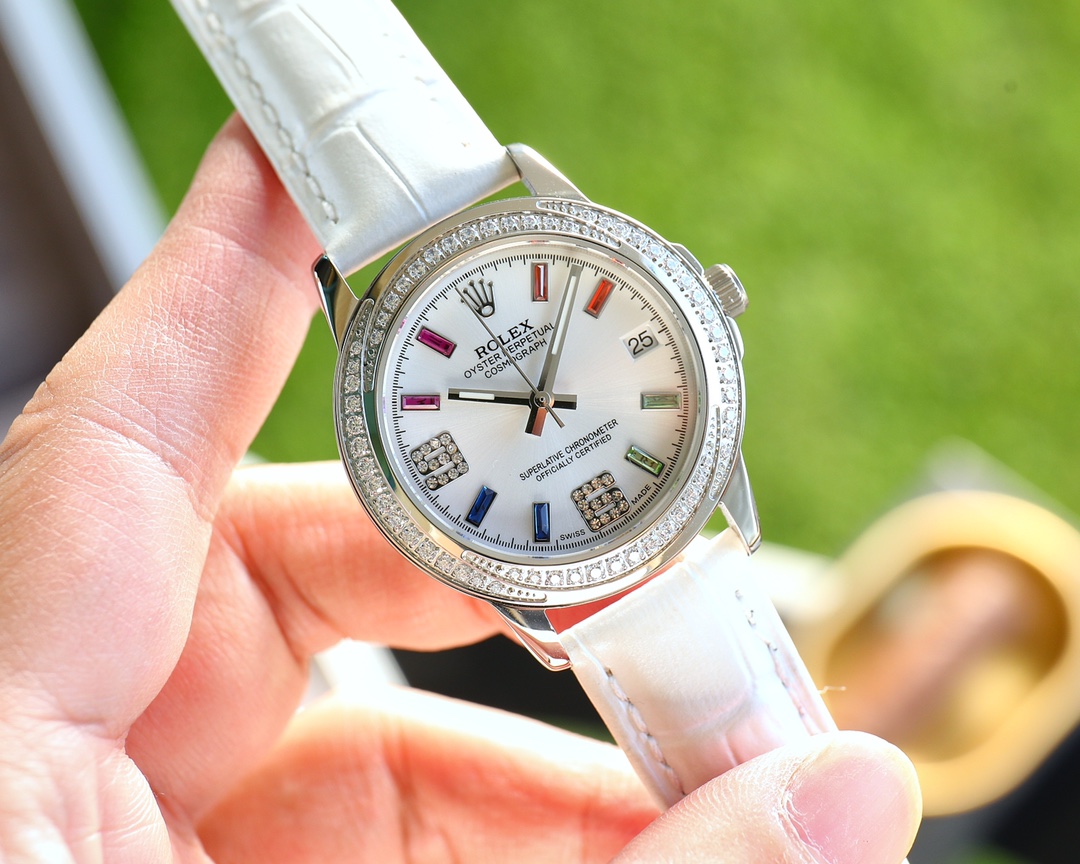 💰皮带白460，玫480🔰
劳力士💓精致品质💓最新首发💓细致腕美💓谐美不朽💓无暇挑剔💓细微悦尔🏆
【品牌】:劳力士（实物更美 值得推荐)🎉🎉
【类型】：精致女款腕表
【表带】：间陶瓷表带
【机芯】：日本石英机芯
【材料】：蓝宝石水晶镜面(防刮）
岁月无痕 真爱无价 谐美不朽 见证爱忆
尺寸：女直径35mm厚9mm腕美来袭！欢迎转载！