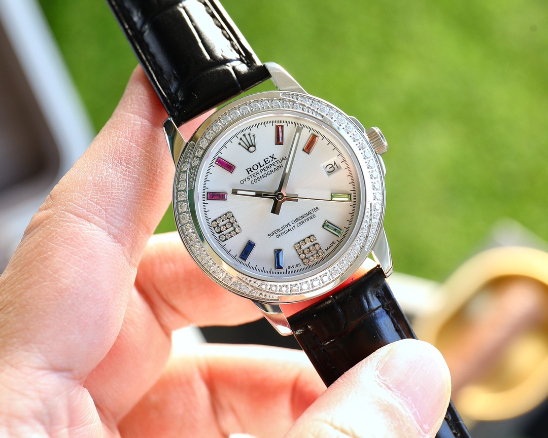 💰皮带白460，玫480🔰
劳力士💓精致品质💓最新首发💓细致腕美💓谐美不朽💓无暇挑剔💓细微悦尔🏆
【品牌】:劳力士（实物更美 值得推荐)🎉🎉
【类型】：精致女款腕表
【表带】：间陶瓷表带
【机芯】：日本石英机芯
【材料】：蓝宝石水晶镜面(防刮）
岁月无痕 真爱无价 谐美不朽 见证爱忆
尺寸：女直径35mm厚9mm腕美来袭！欢迎转载！