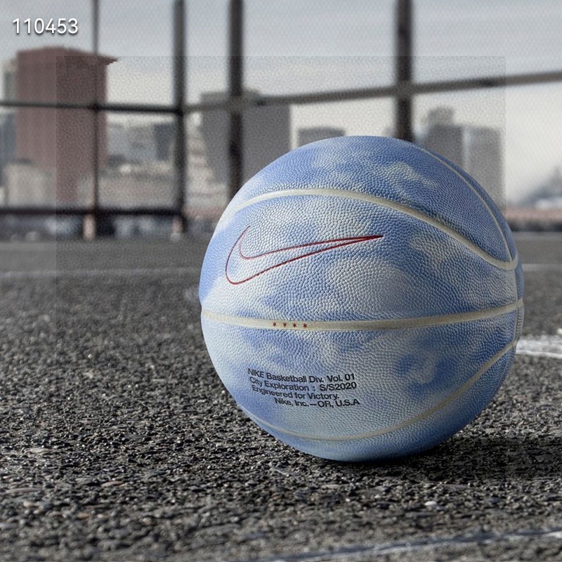 💰85
Nike/耐克篮球 天空云朵蓝经典系列花色球 
配色:天空云朵蓝 【耐磨pu软皮】
型号:7号标准球
场地:室内外木地板，水泥地板
🏀🏀🏀
🔥🔥注意事项🔥🔥: 
充气前请充分湿润球针，用水为佳，防止气门受损，造成气门漏气。