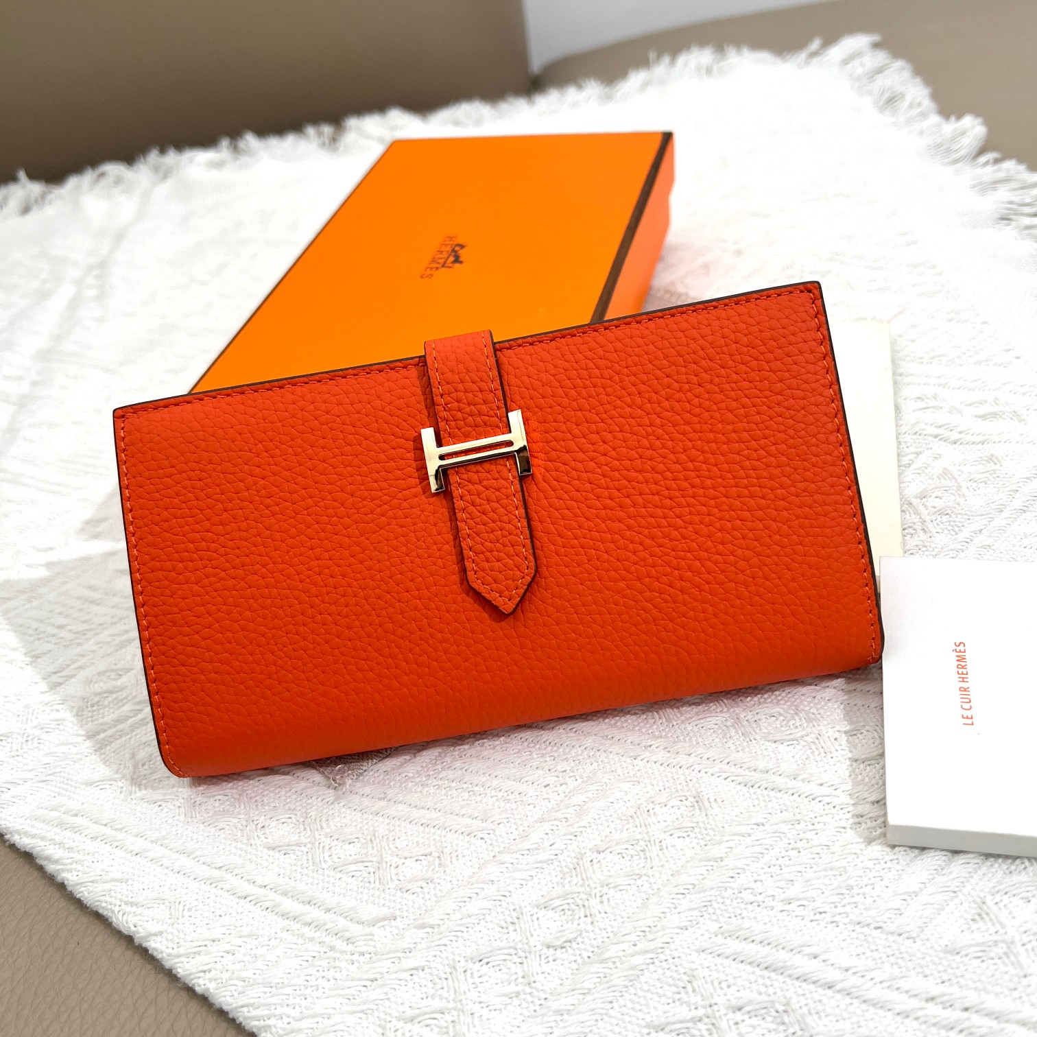 Hermes Women's Vertical Wallet in Togo Leather with Interior Zipper Pocket 4 a1672129414770 2058