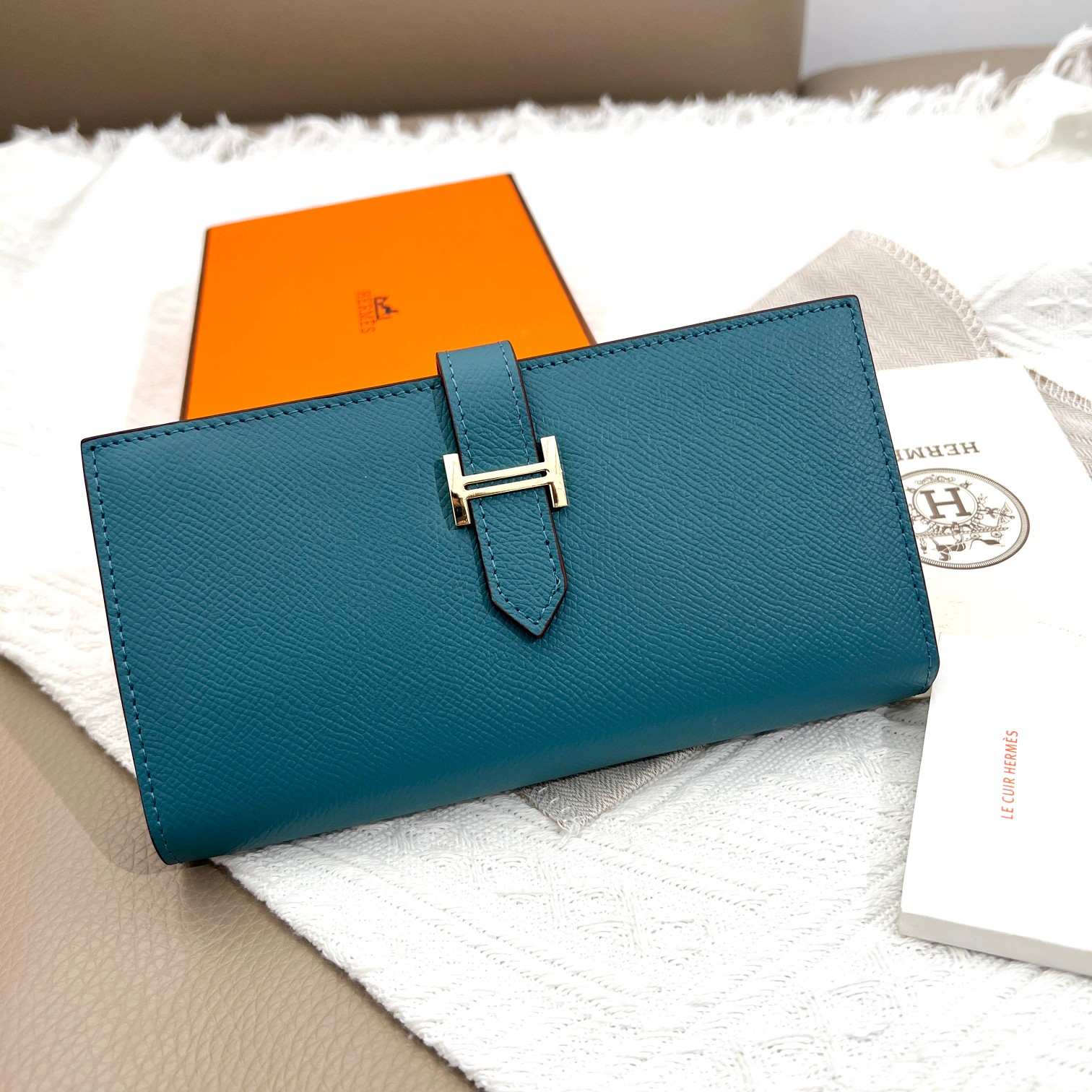 Hermes Women's Vertical Wallet in Togo Leather with Gold Hardware 2 a1672129936807 2846