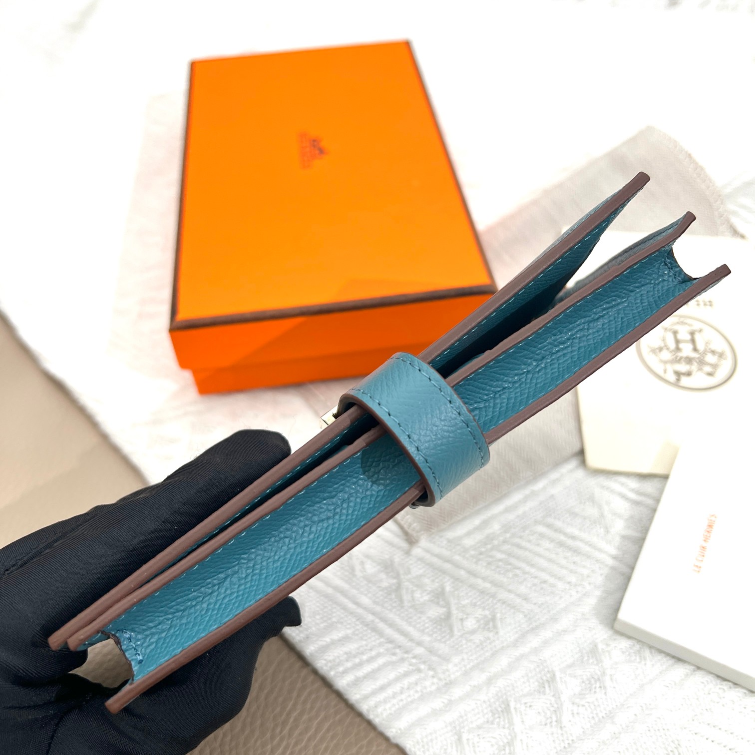 Hermes Women's Vertical Wallet in Togo Leather with Gold Hardware 6 a1672129938733 4055