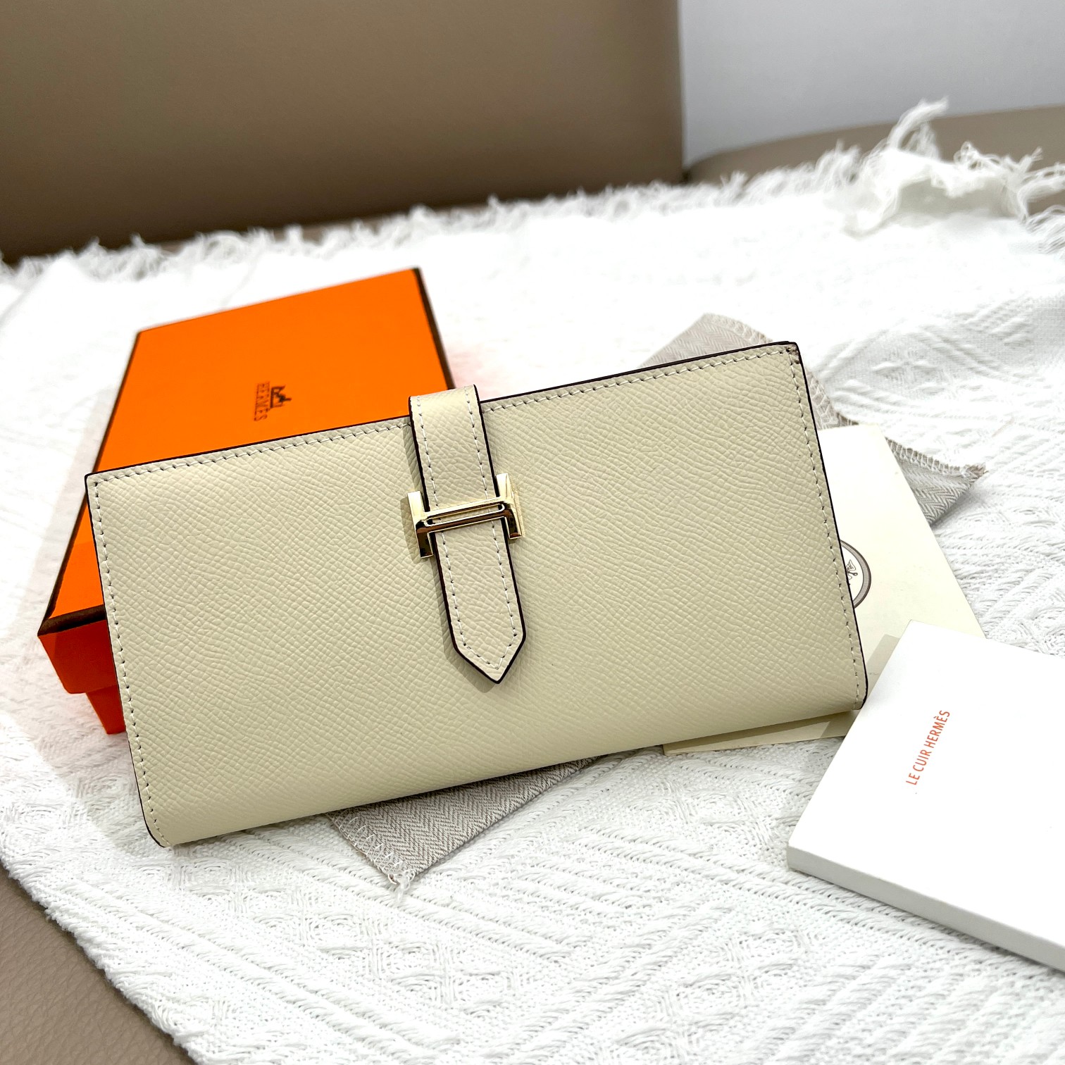 Elegante Billetera Vertical Hermes de Cuero Togo para Mujer