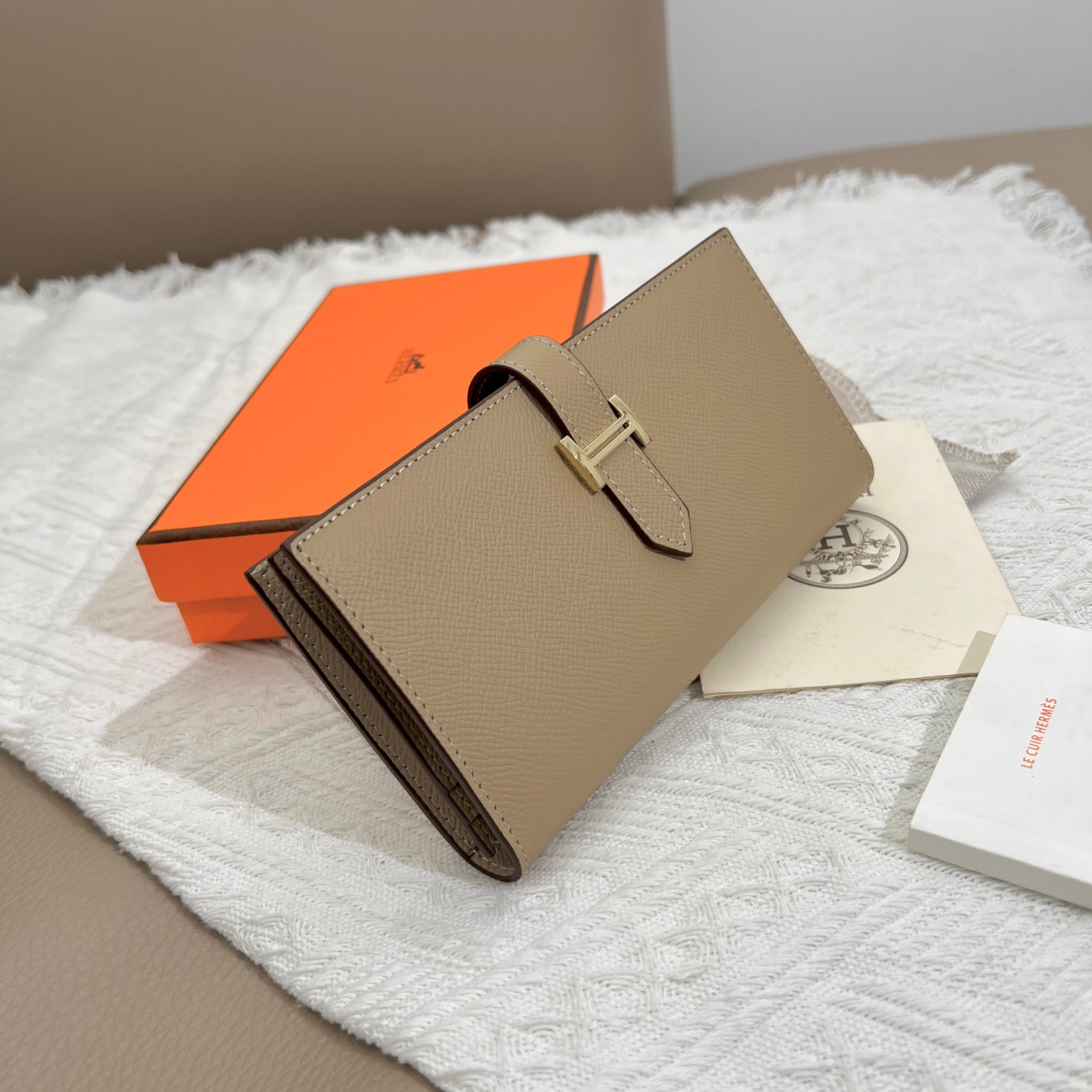 愛馬仕・新作純色レザー内ラウンドポケット財布