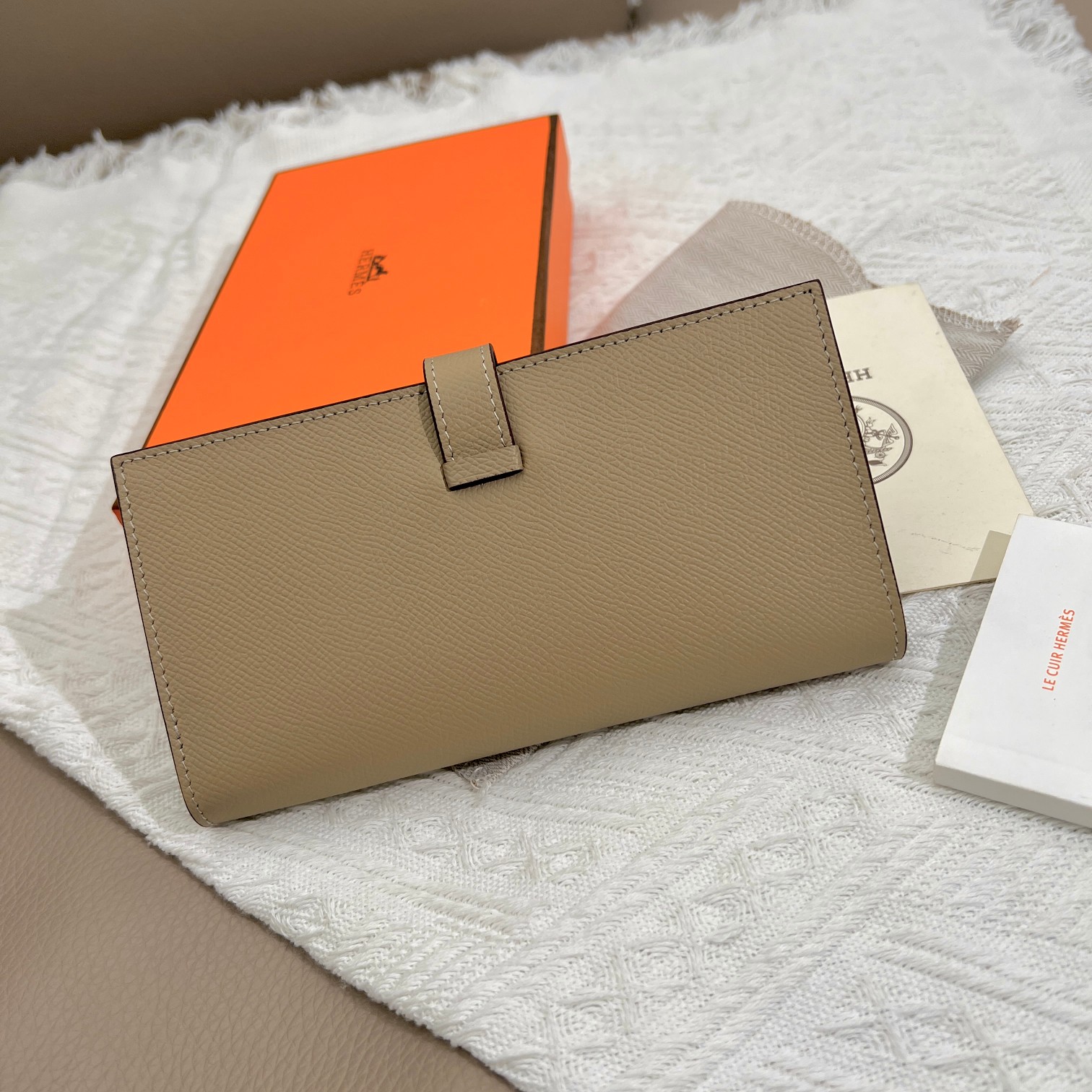 愛馬仕・新作純色レザー内ラウンドポケット財布