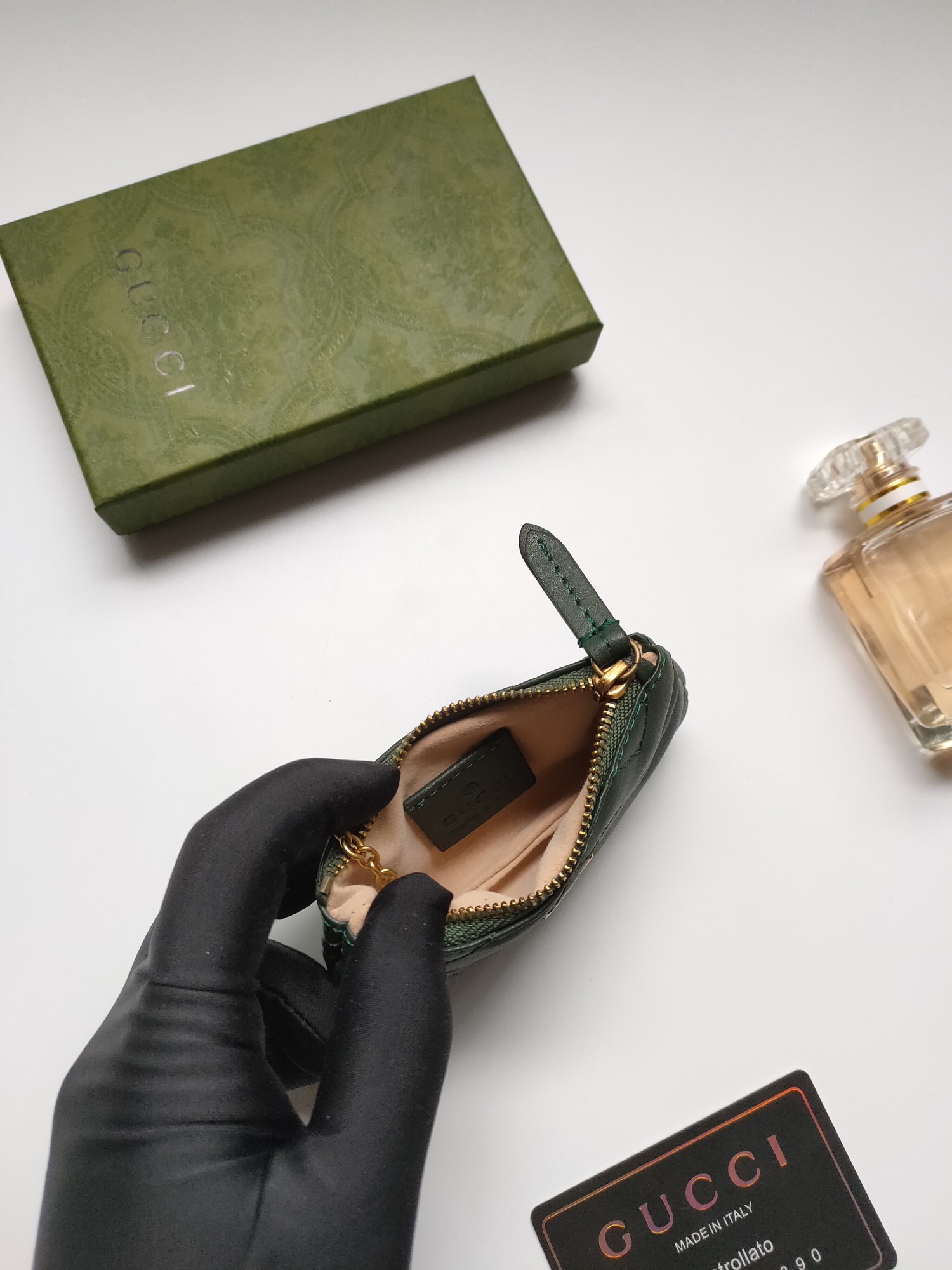 GUCCI小財布 - 进口小牛皮と波浪纹刺繍の洗練されたデザイン