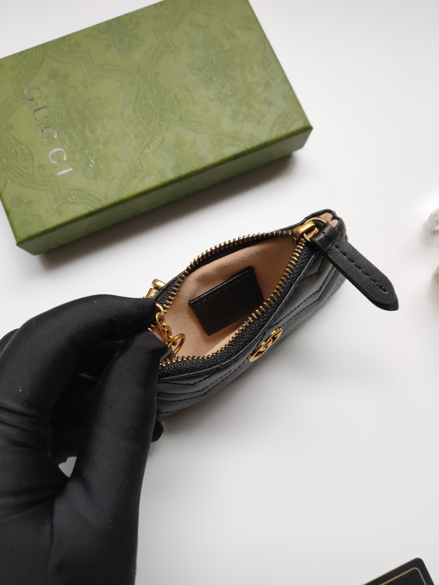 GUCCI小さな財布 - 高級小牛皮の波浪模様デザイン