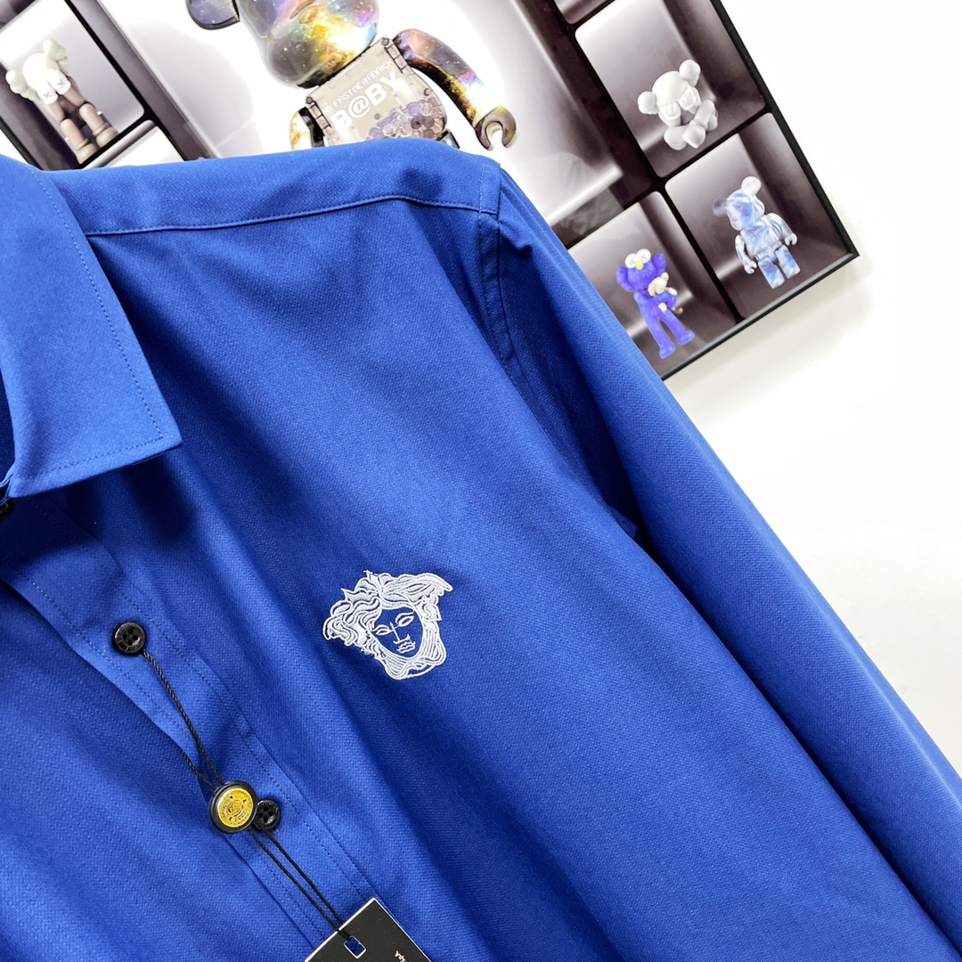 Stylish Versace Leisure Shirt: Classic Quality with Unique Details - 图片 4