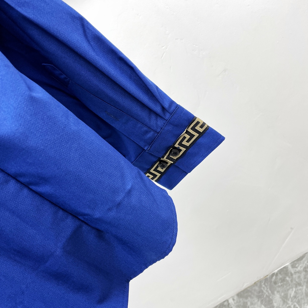 Stylish Versace Leisure Shirt: Classic Quality with Unique Details - 图片 7