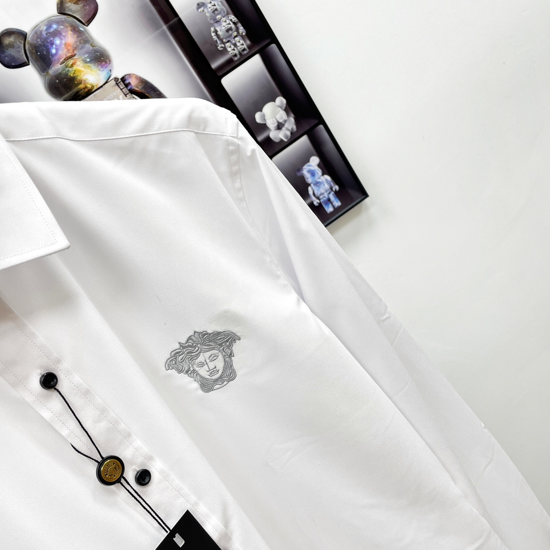 Classic Style: Versace Leisure Shirt for All Seasons - 图片 4