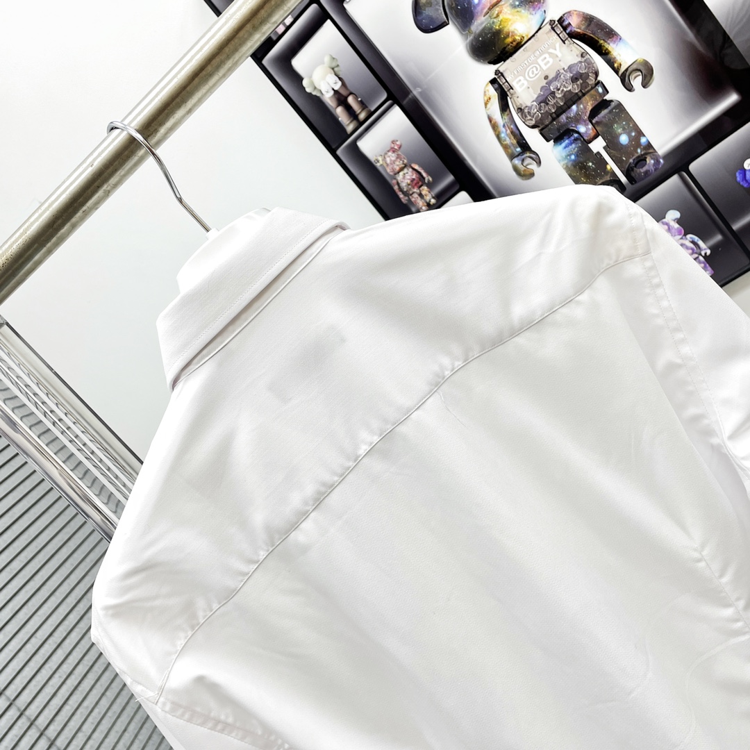 Classic Style: Versace Leisure Shirt for All Seasons - 图片 6
