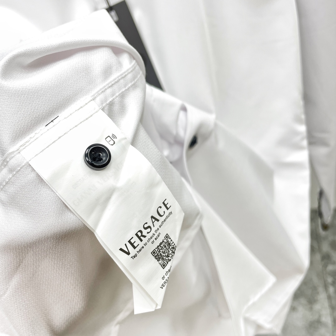 Classic Style: Versace Leisure Shirt for All Seasons - 图片 8