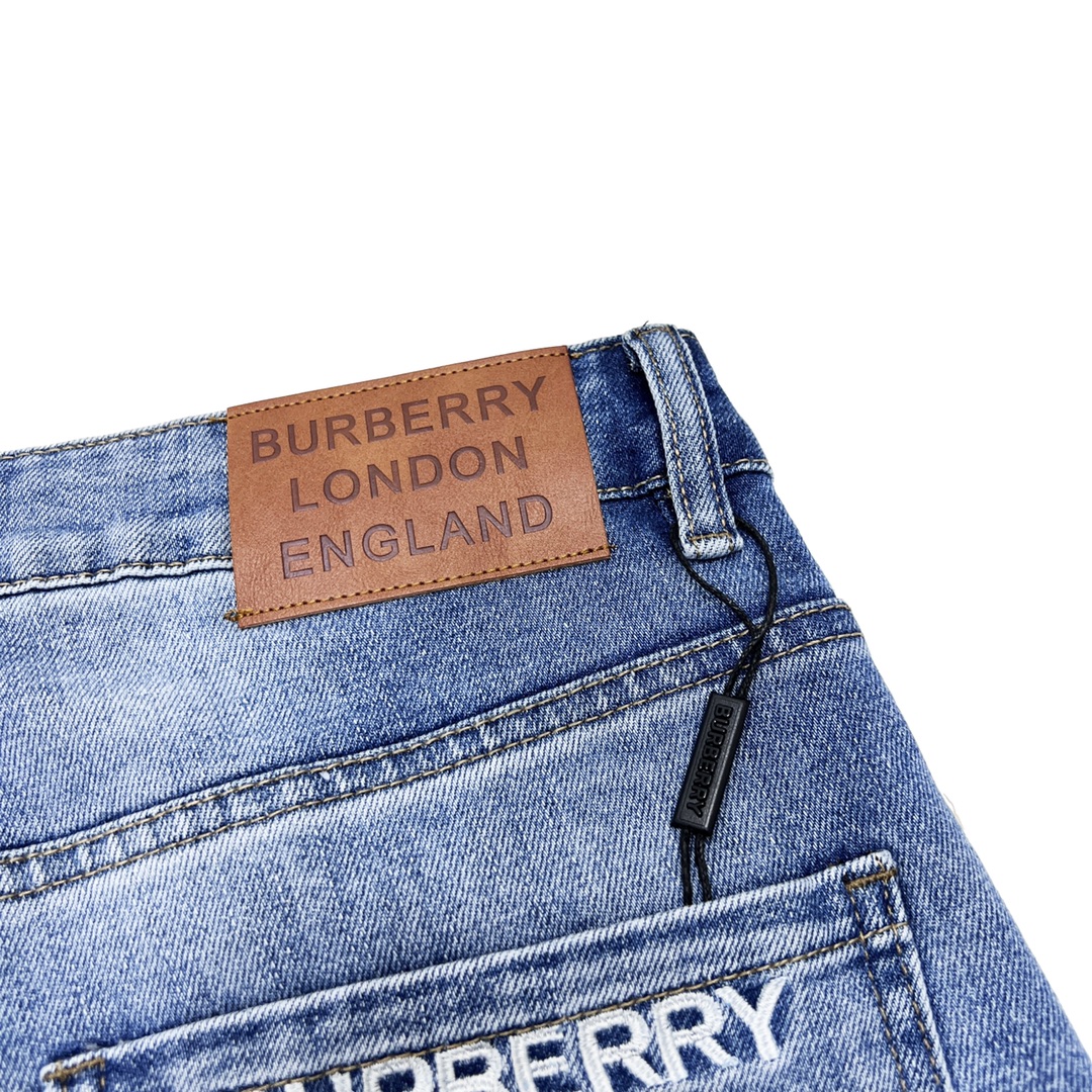 260 Burberry/巴宝莉 背后小熊刺绣LOGO牛仔裤