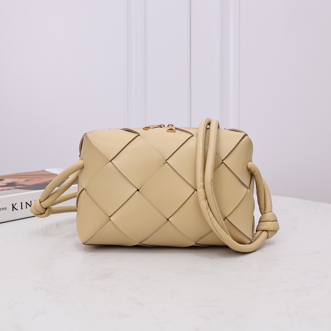 Bottega Veneta Grand sac camera en cuir d'agneau tressé