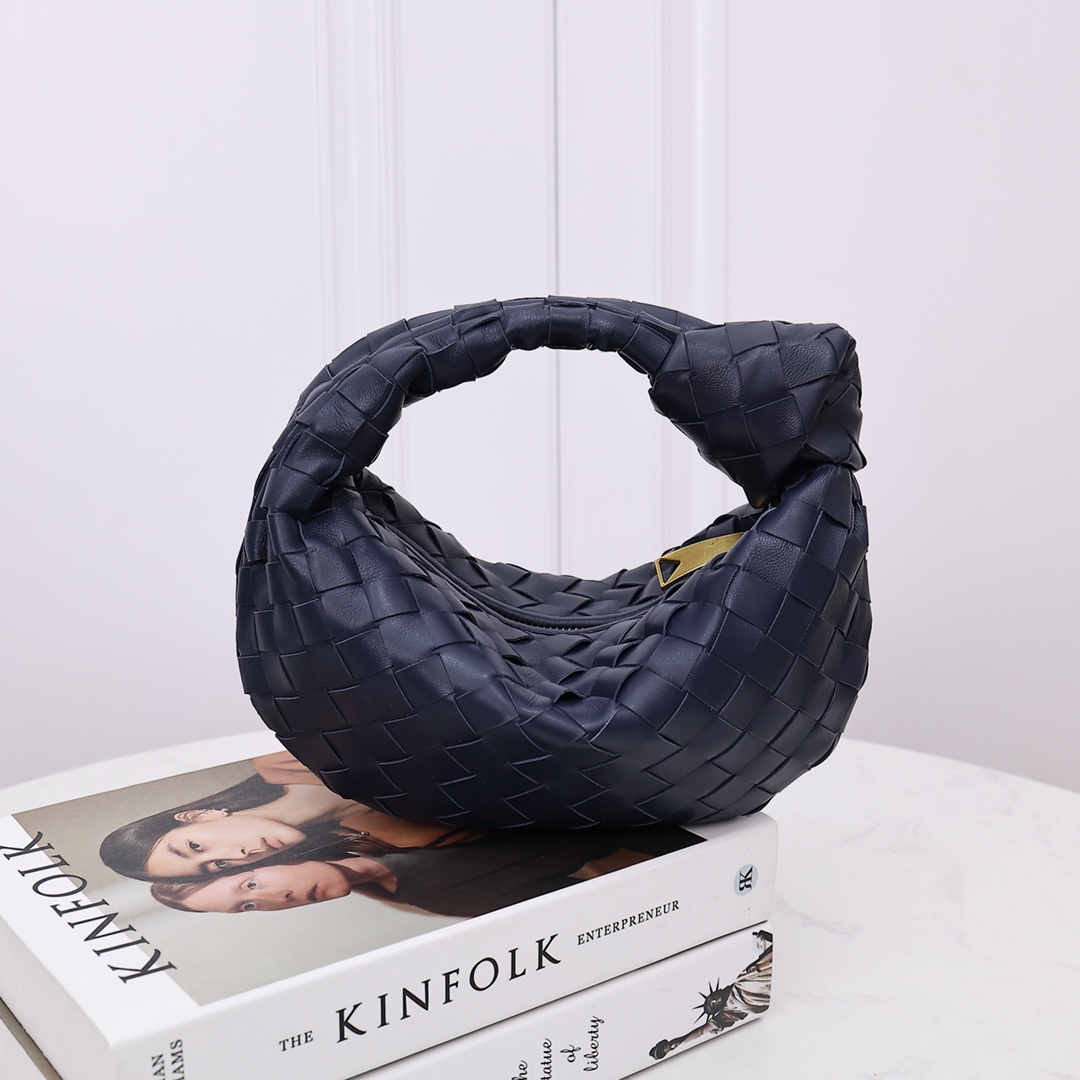 Bottega Veneta плетёная кожаная сумка hobo с треугольной планкой
