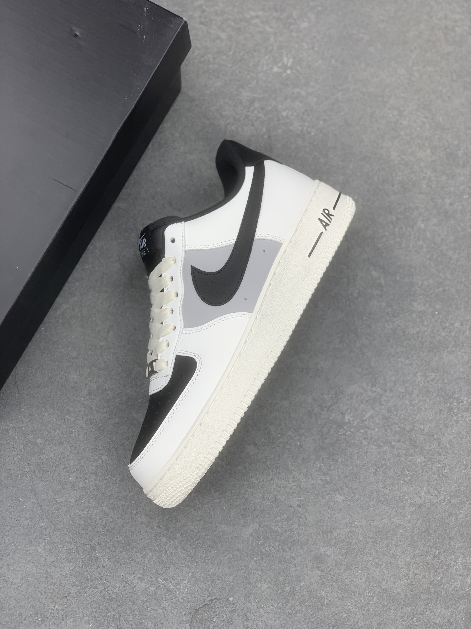 Nike Air Force 1 Low '07 Black/Grey Sneakers - Iconic Style & Comfort 8 i1672080777 1881 6
