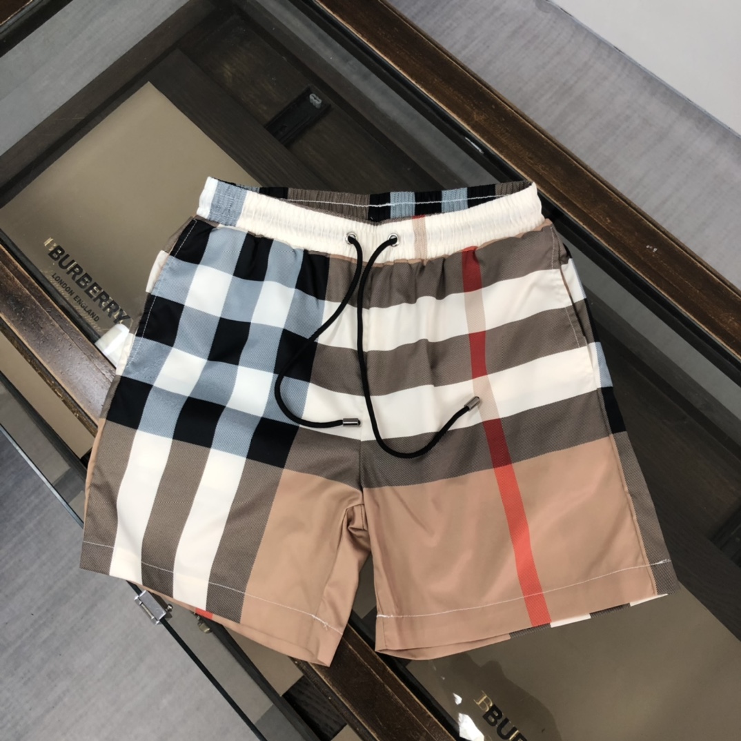 Burberry شورت سباحة بنقشة مربعات كلاسيكية - مثالي للإجازات والراحة