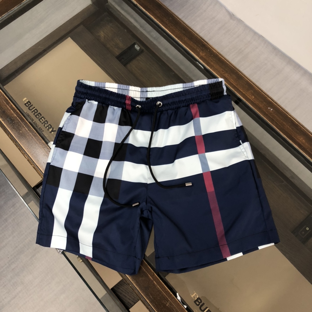 Pantalones Cortos de Playa Burberry con Diseño a Cuadros, Estilo y Comodidad