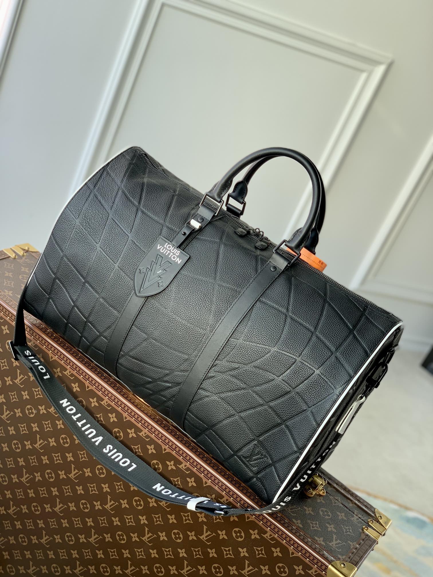 Louis Vuitton LV Keepall BandoulièRe Travel Bags Black White Weave Taurillon Calfskin Cowhide
