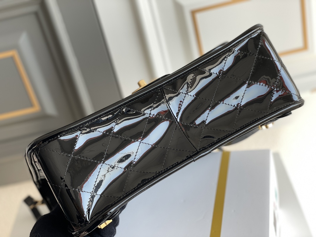 白金版️正品级包装如图新品到货秋冬纯原厂漆皮铭牌双肩包秋冬新品必入系列ꫛꫀꪝ通透质感漆面小牛皮是今年大热