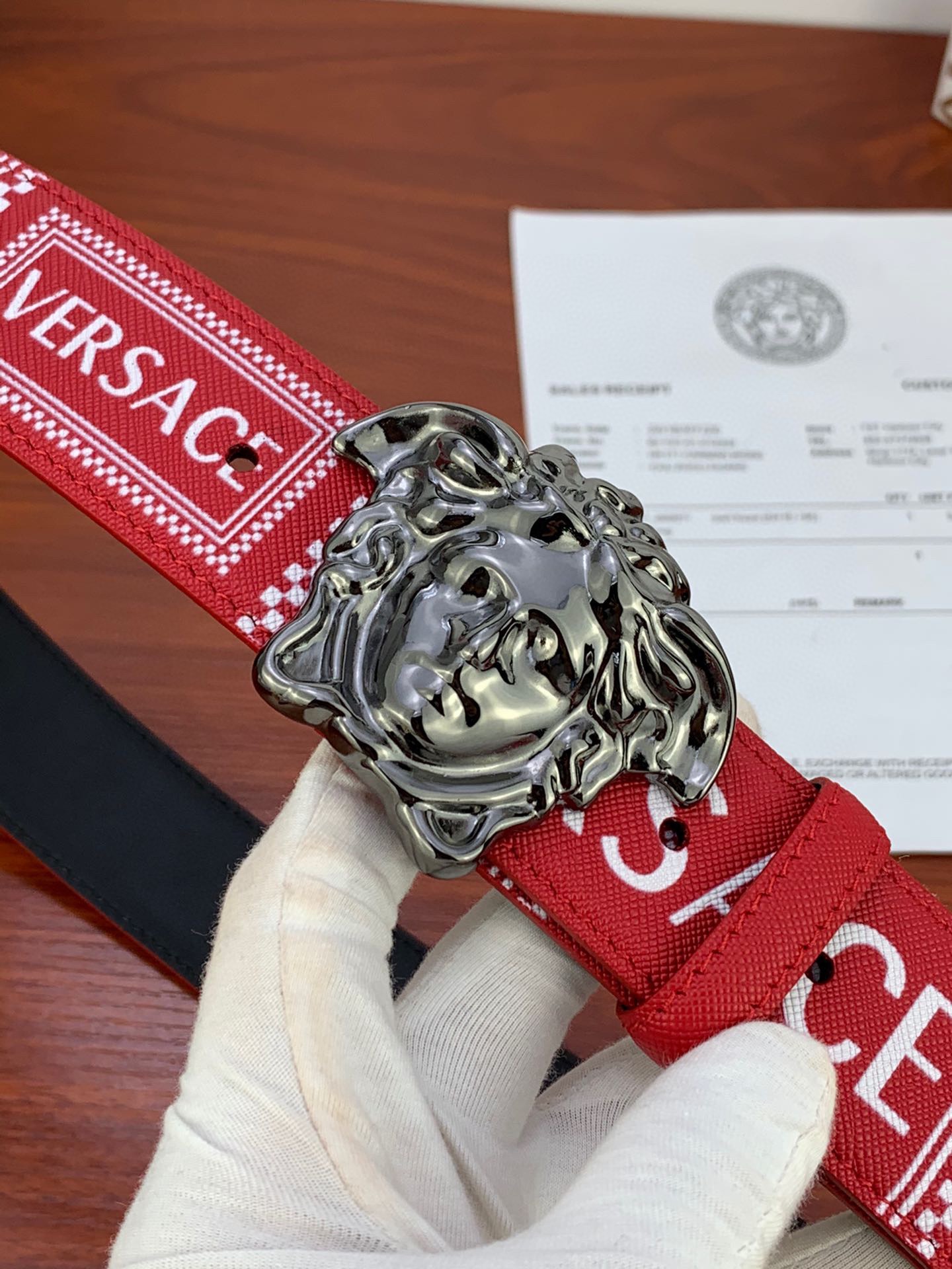 宽度4.0cm VERSACE(范思哲)爆腰带配有醒目的美杜莎头像搭扣-Chinese UA Cheap High Quatity Brand Clothes Bags handbags Sneakers wholesale wholesaler seller from China Factory suppliers Fashion Clothing Shoes best Quality Beautiful Price 宽度4.0cm VERSACE(范思哲)爆腰带配有醒目的美杜莎头像搭扣