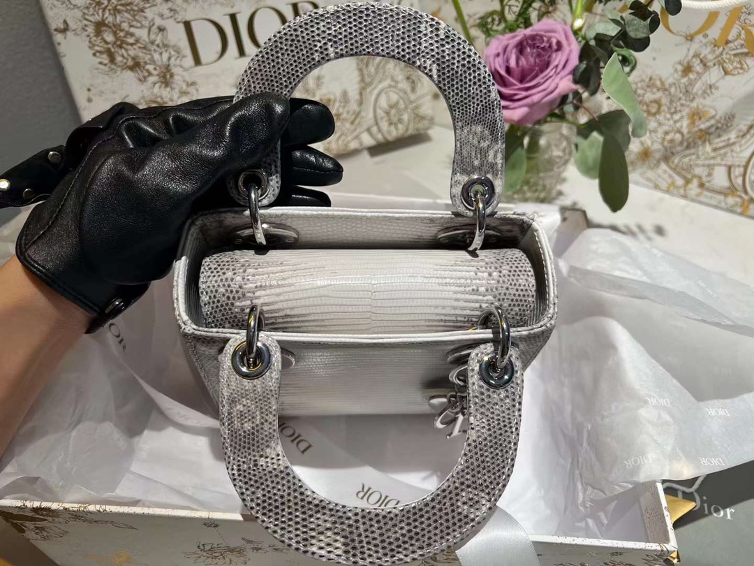 Dior Product _d-fqfagcGpkXAjgPoyqKbPSn6JbVrPP-isvt-1w