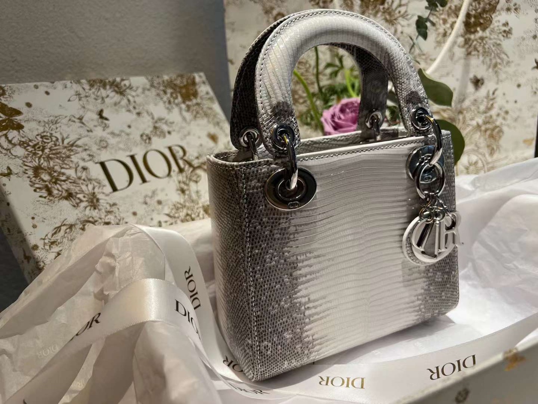 Dior Product _dnBqfskwQ5_pmHlhSgTnBelUl0VoiyytStJkNTw