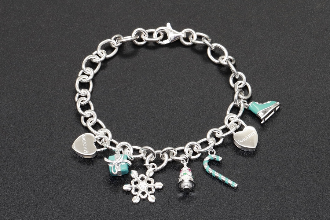 NO:687981,Tiffany Christmas gifts Have you planted the grass for this year’s Christmas gifts?  This playful and cute combination bracelet with Christmas elements is a perfect gift to capture the heart of the goddess. It is a boutique jewelry, tiffany, and bracelet.19860909Tiffany蒂芙尼圣诞礼物 今年的圣诞礼物种好草了吗？这款俏皮可爱的圣诞元素组合手链、俘获女神心的满分礼物,饰品精品,tiffany,bracelet,Jewelry