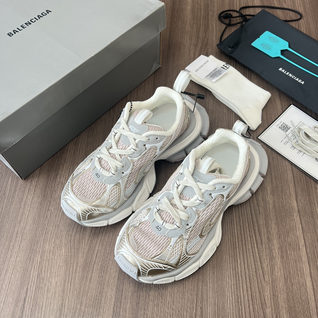 Balenciaga Balenciaga Phantom Sneaker 巴黎世家全新十代潮流跑鞋 在延续 Track Trainer 户外轮廓和复杂鞋面结构的同时