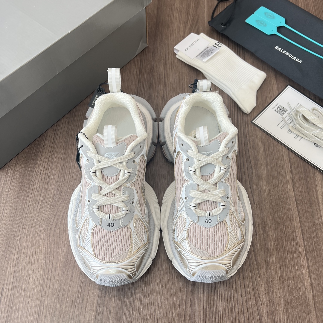 Balenciaga Balenciaga Phantom Sneaker 巴黎世家全新十代潮流跑鞋 在延续 Track Trainer 户外轮廓和复杂鞋面结构的同时