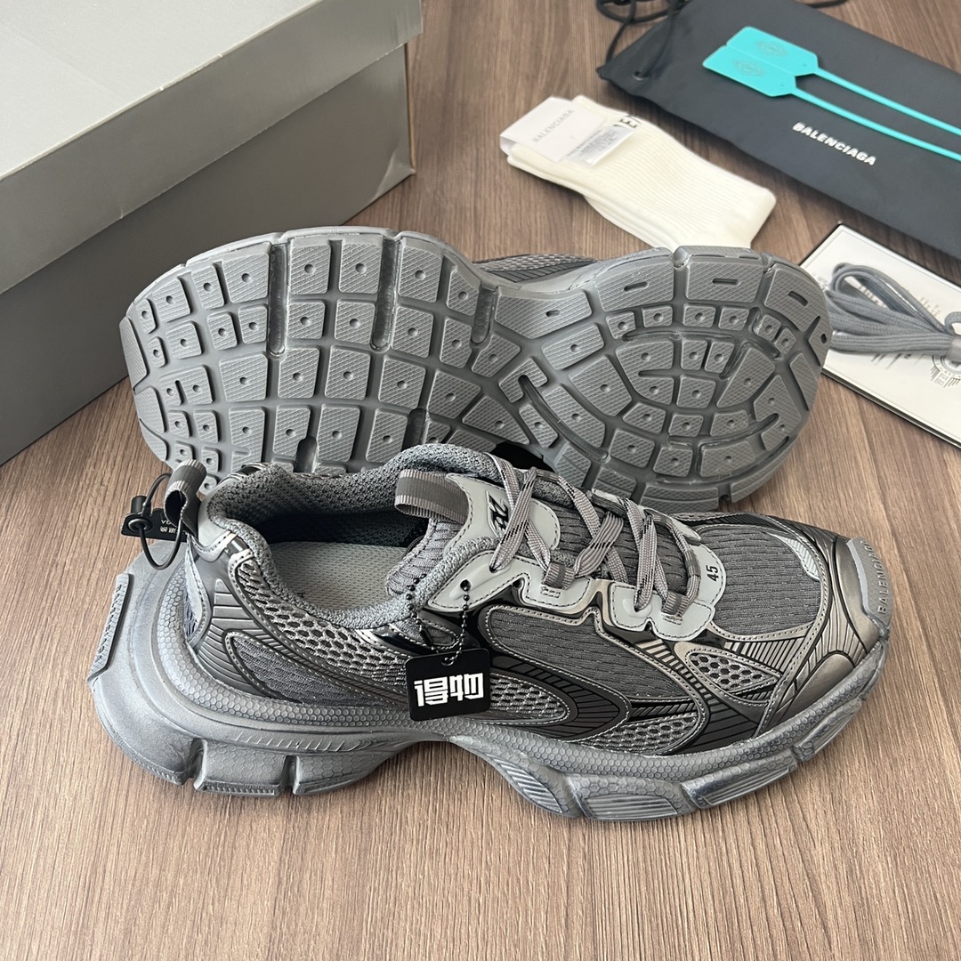 Balenciaga Balenciaga Phantom Sneaker 巴黎世家全新十代潮流跑鞋 在延续 Track Trainer 户外轮廓和复杂鞋面结构的同时