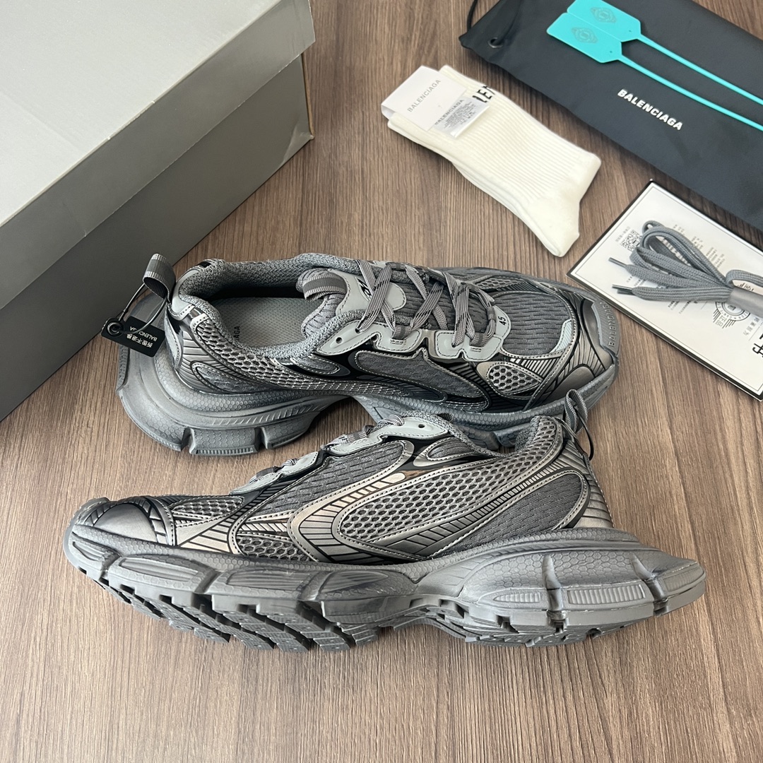 Balenciaga Balenciaga Phantom Sneaker 巴黎世家全新十代潮流跑鞋 在延续 Track Trainer 户外轮廓和复杂鞋面结构的同时