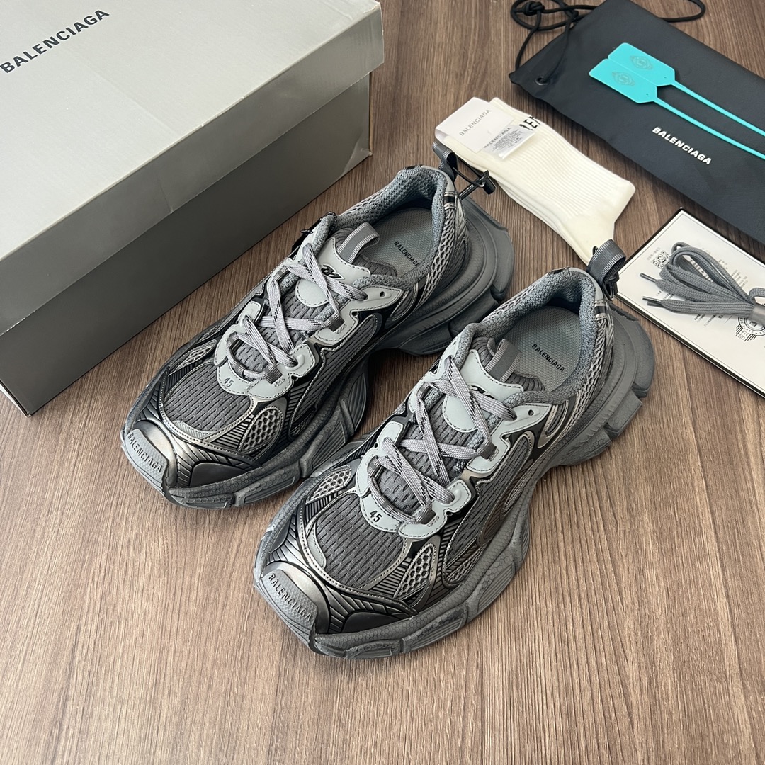 Balenciaga Balenciaga Phantom Sneaker 巴黎世家全新十代潮流跑鞋 在延续 Track Trainer 户外轮廓和复杂鞋面结构的同时