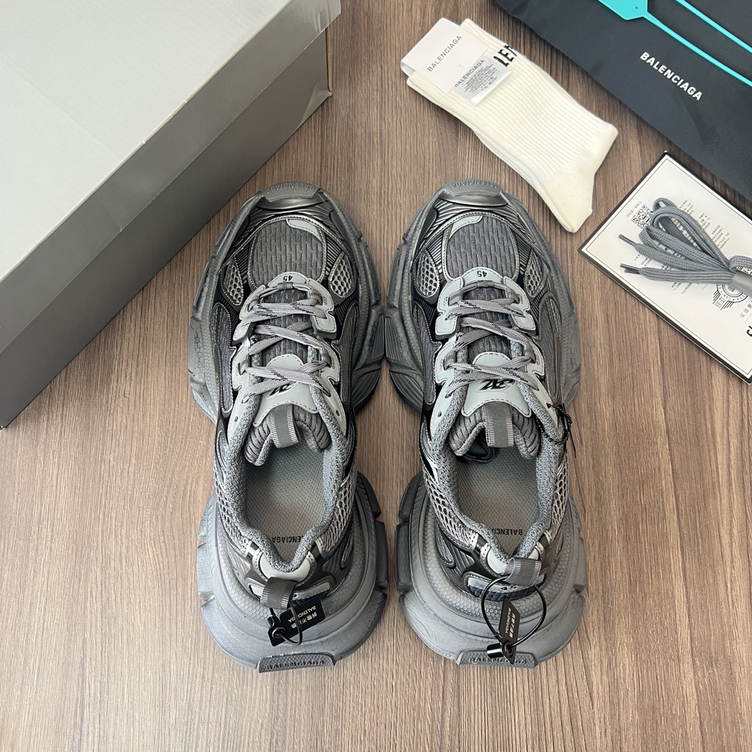 Balenciaga Balenciaga Phantom Sneaker 巴黎世家全新十代潮流跑鞋 在延续 Track Trainer 户外轮廓和复杂鞋面结构的同时