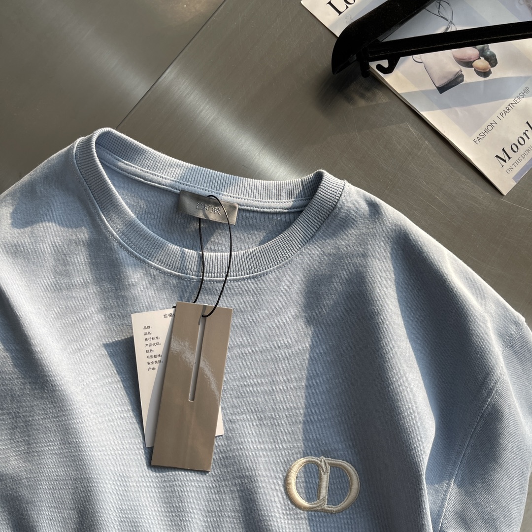 Dior Classic CD Embroidery T-Shirt, Timeless Design, Heavyweight Fabric 2 i1672217104 4001 0