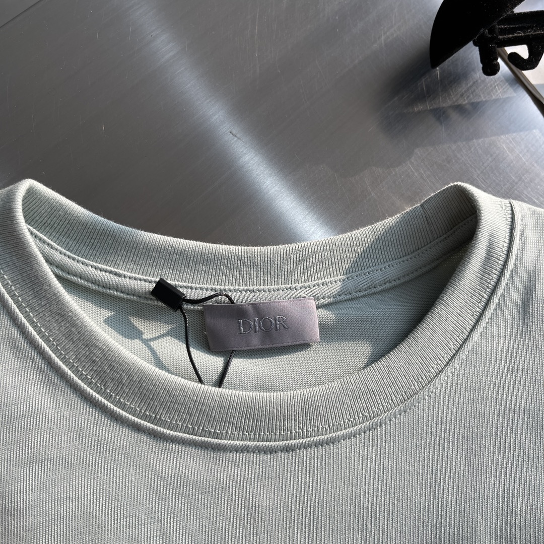 Dior Classic CD Embroidery T-Shirt, Heavyweight Fabric, Timeless Design 3 i1672217141 2302 1