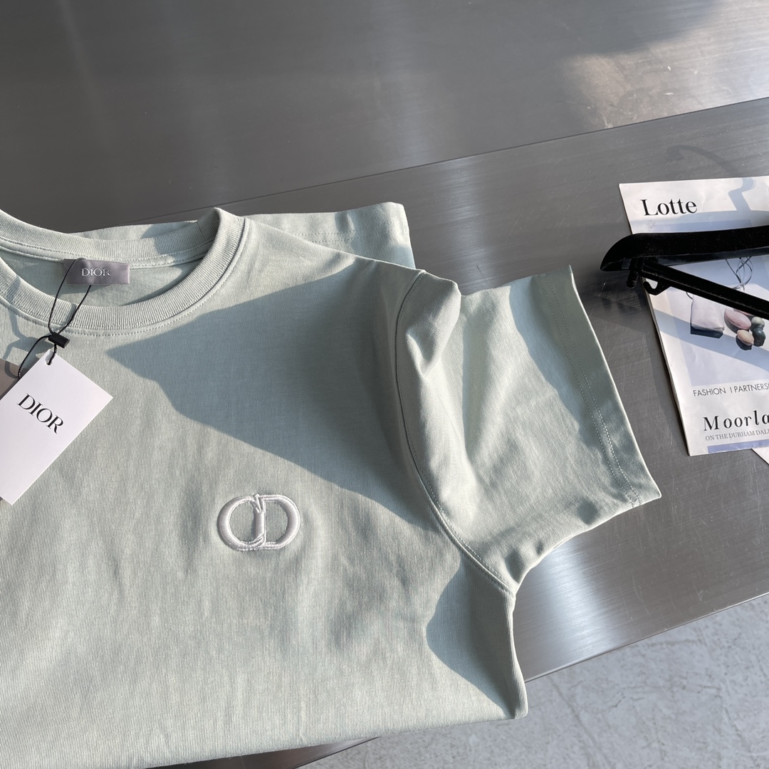 Dior Classic CD Embroidery T-Shirt, Heavyweight Fabric, Timeless Design 2 i1672217141 5803 0