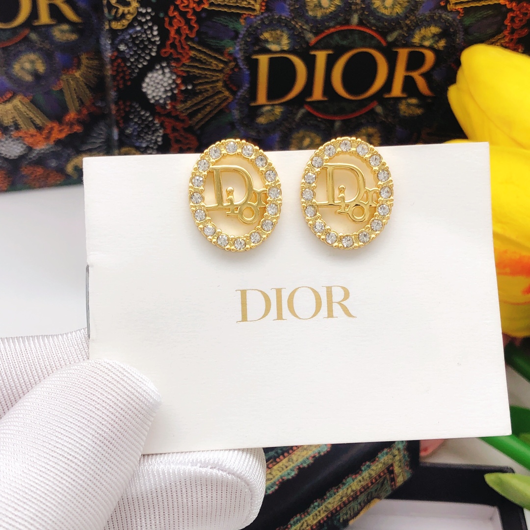 Dior Dior 迪奥字母镶钻耳钉 新款上市