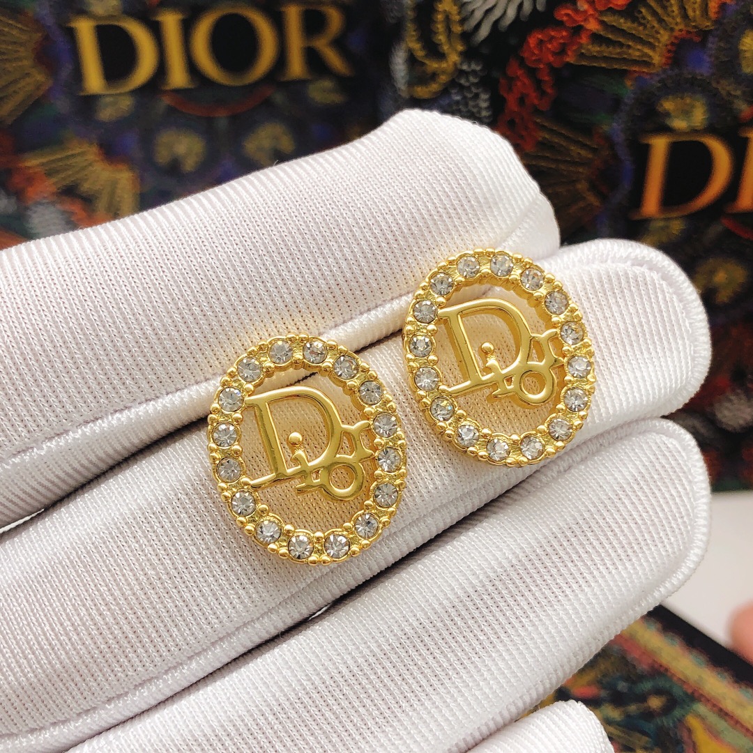 Dior Dior 迪奥字母镶钻耳钉 新款上市