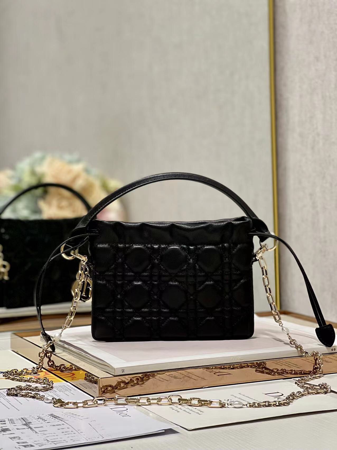 DIOR Lady Dior 迷你手袋 黑色藤格纹羊皮革 抽绳 链条