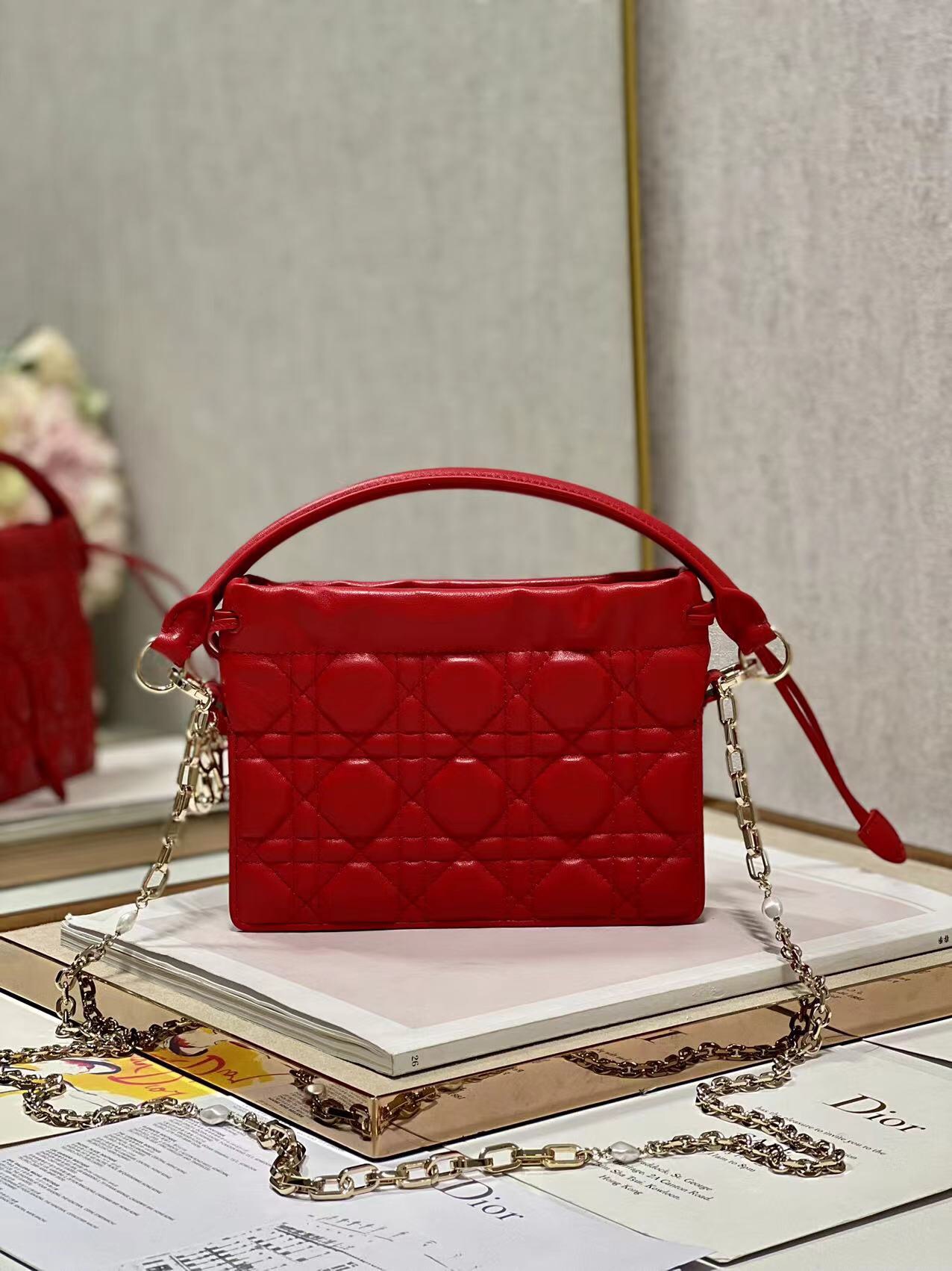 DIOR Lady Dior 迷你手袋 红色藤格纹羊皮革 抽绳 链条