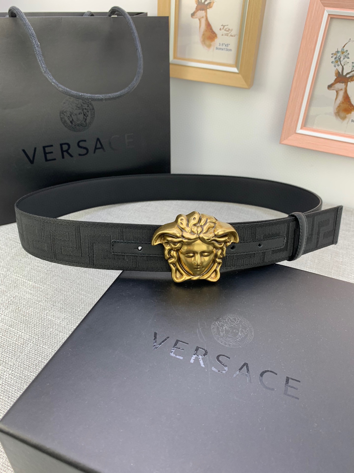 宽度:4.0cm (范思哲) 此款帆布回纹皮底 腰带-Chinese UA Cheap High Quatity Brand Clothes Bags handbags Sneakers wholesale wholesaler seller from China Factory suppliers Fashion Clothing Shoes best Quality Beautiful Price 宽度:4.0cm (范思哲) 此款帆布回纹皮底 腰带