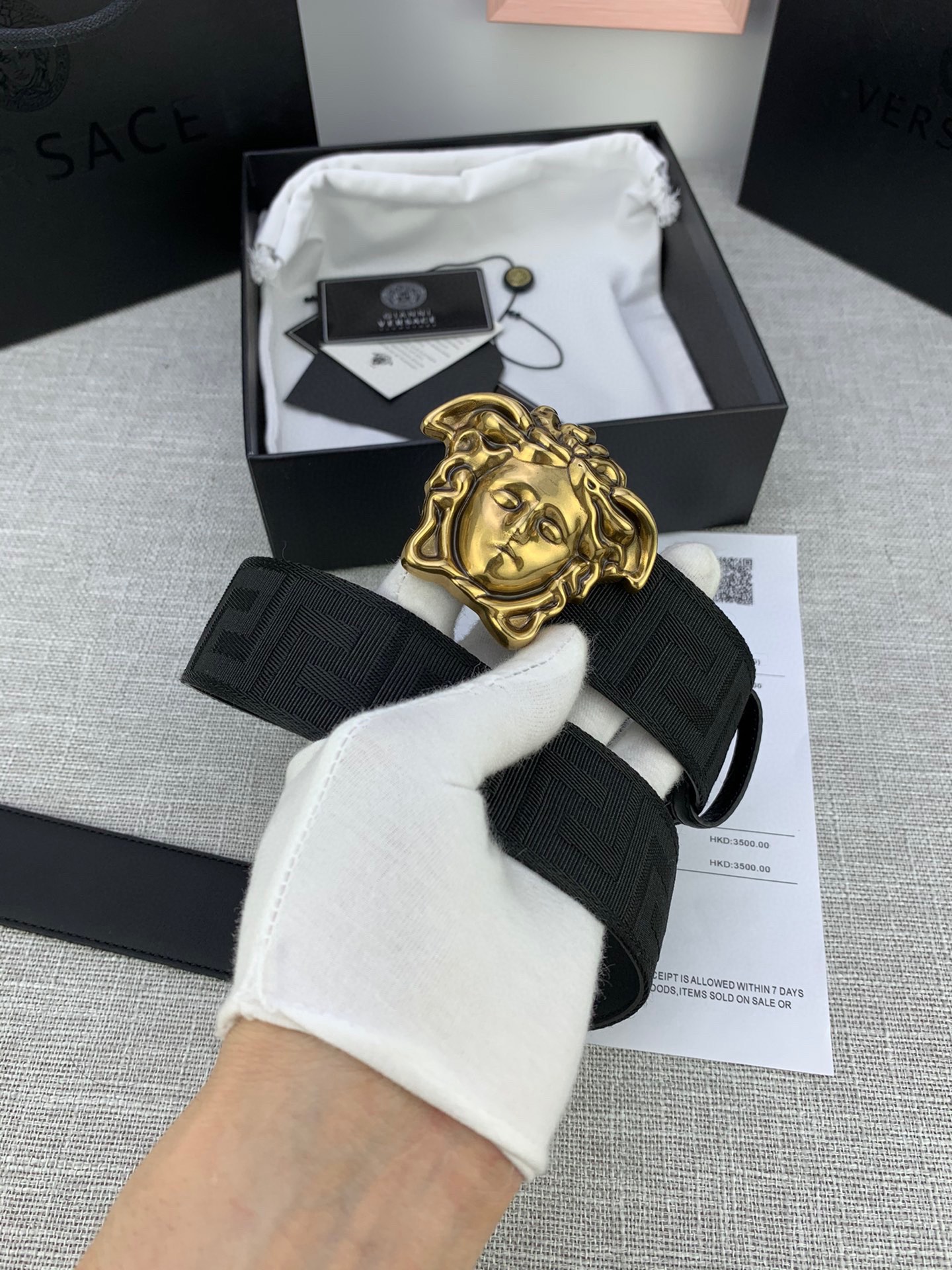 宽度:4.0cm (范思哲) 此款帆布回纹皮底 腰带-Chinese UA Cheap High Quatity Brand Clothes Bags handbags Sneakers wholesale wholesaler seller from China Factory suppliers Fashion Clothing Shoes best Quality Beautiful Price 宽度:4.0cm (范思哲) 此款帆布回纹皮底 腰带