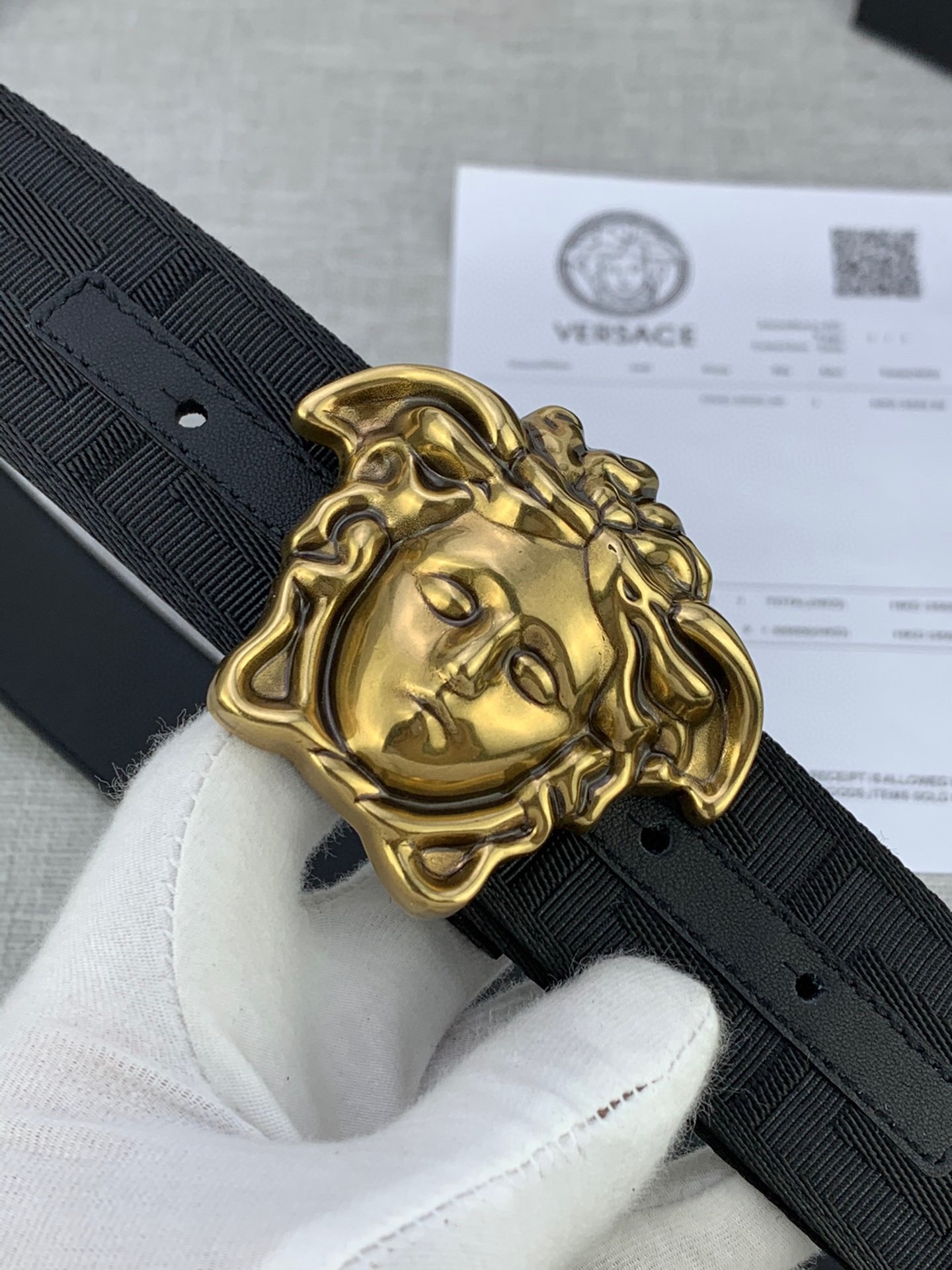 宽度:4.0cm (范思哲) 此款帆布回纹皮底 腰带-Chinese UA Cheap High Quatity Brand Clothes Bags handbags Sneakers wholesale wholesaler seller from China Factory suppliers Fashion Clothing Shoes best Quality Beautiful Price 宽度:4.0cm (范思哲) 此款帆布回纹皮底 腰带