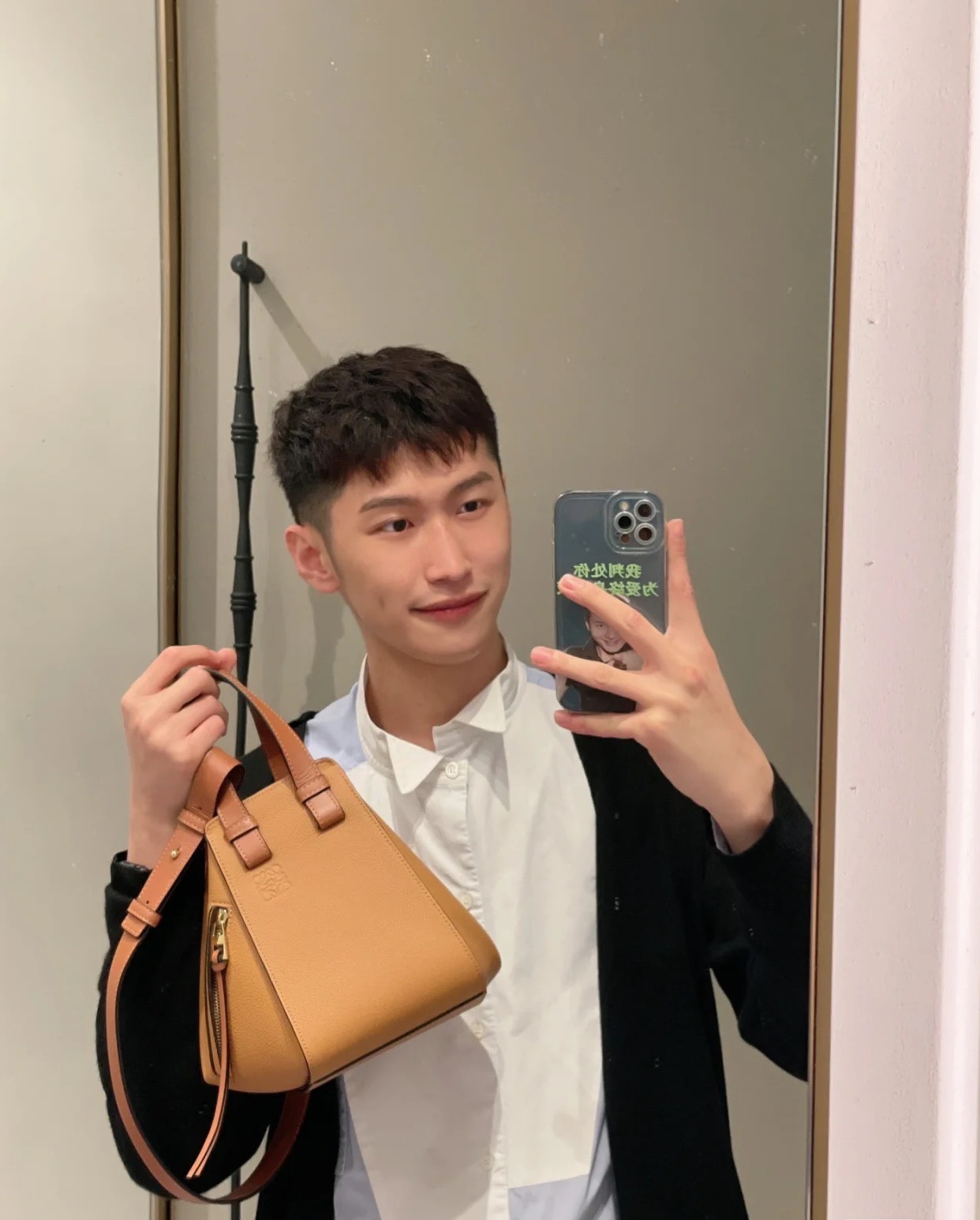 NO:343238,新款Hammock手袋 经典浅焦糖色,荔面牛皮材质 搭风衣和休闲服绝绝子｜,新款（吊床包）紧凑Hammock    ,cowhideNew Hammock handbag classic light caramel color, lychee leather material, trench coat and casual clothes are absolutely amazing｜, new (hammock bag) compact Hammock    , c,Bag