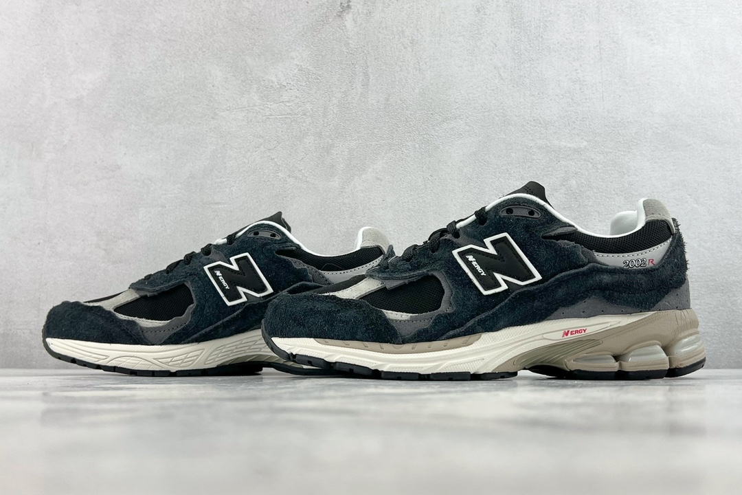 A版NewBalance2002R“