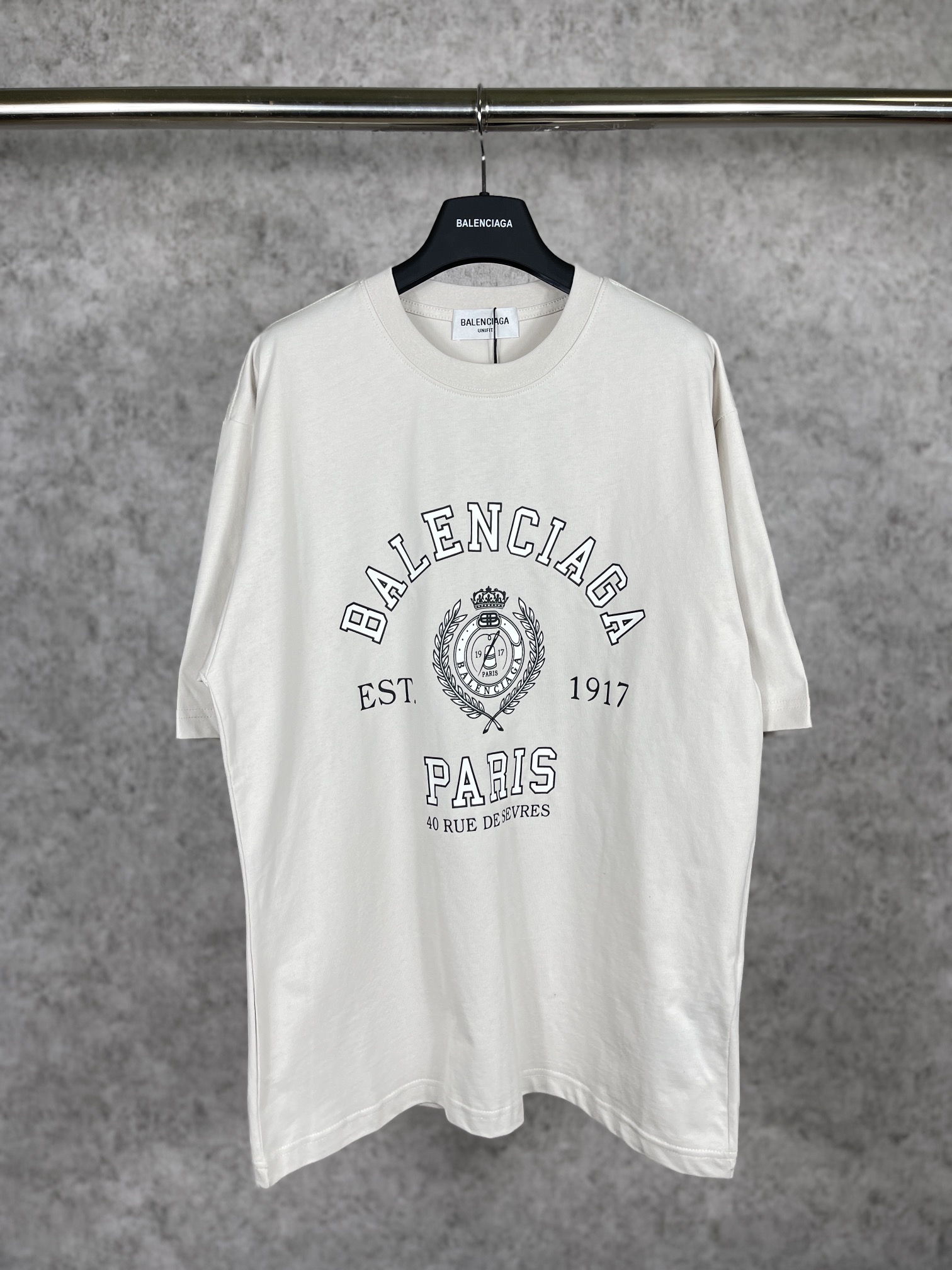 P82 Foto real [Versión superior. Calidad de sitio web oficial] BALENCI*GA/París. Camiseta de manga corta con estampado …