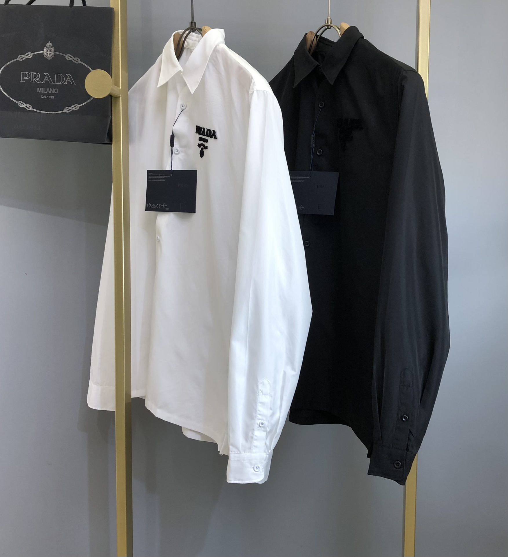 PRADA 2023早春新款 植绒字母长袖衬衫