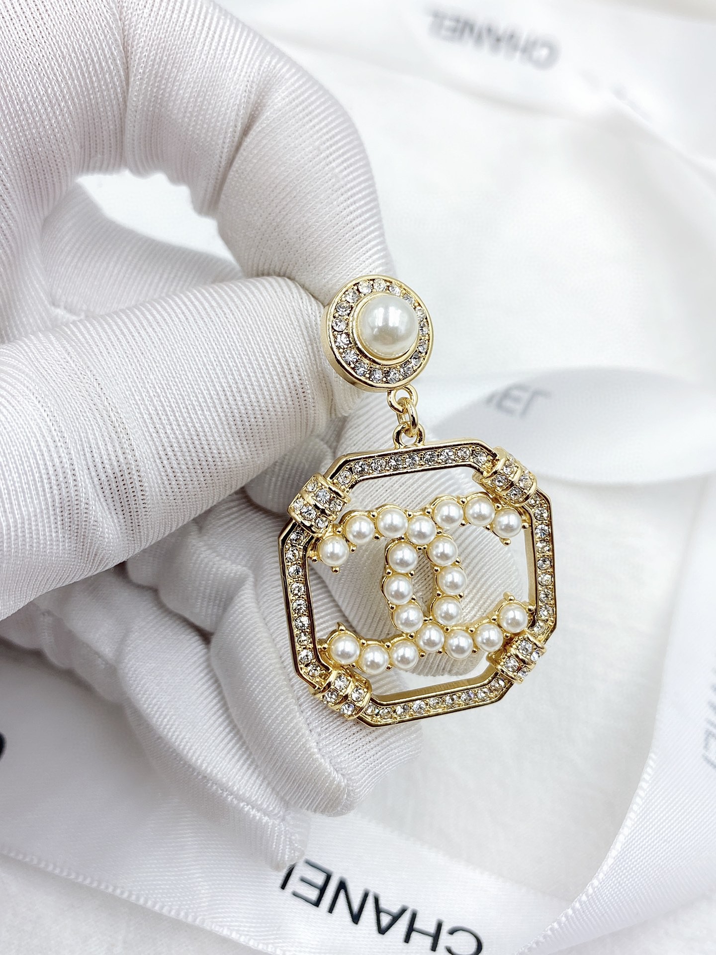 Chanel最新款珍珠方形耳环一致z
