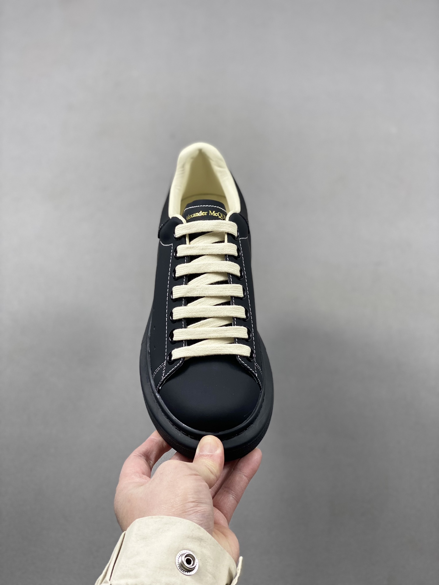 Italian high-end luxury brand Alexander McQueen Alexander McQueen Sole Leather Sneakers low-top fashion thick-soled casual sports white shoes